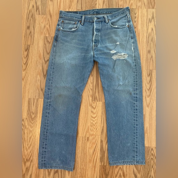 Distressed 501 Levi’s 33x30 - Picture 1 of 9